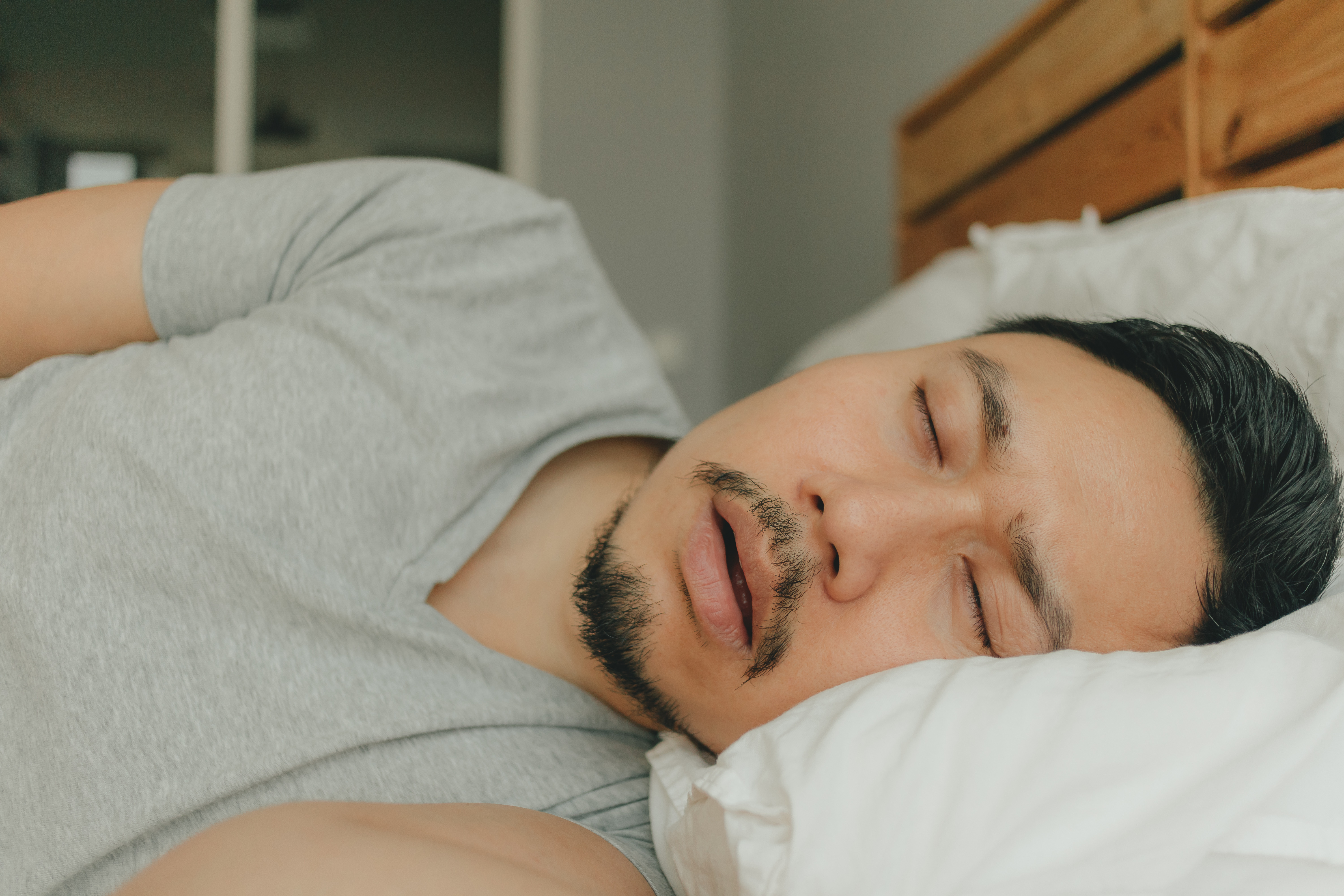 いびき対策で効果的な方法とは？<br>中高年男性の悩みを解決する方法